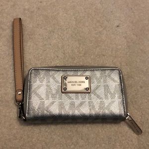Authentic Michael Kors wristlet